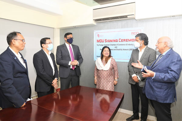 From left Nurul Kabir, MH M Fairoz, Naser Ezaz, Rupali Chowdhury, Murteza Khan and Salahuddin Kashem Khan