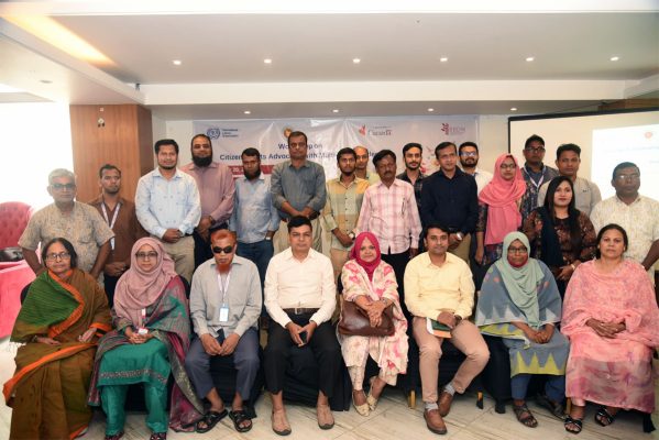 Group photo of participants and organizers.