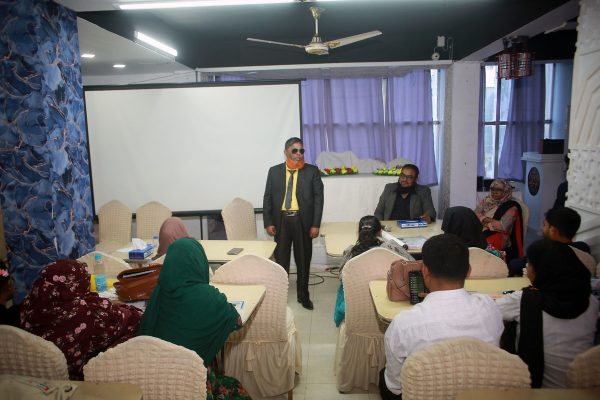 Mr. Badiul Alam, President, Bangladesh Protibandhi Unnayan Sangstha (BPUS), facilitating a session.