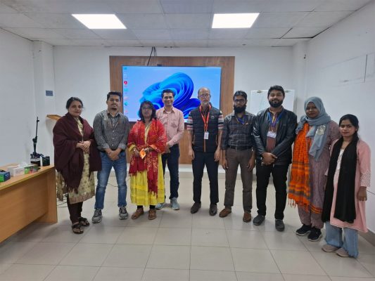 Group picture of participants and facilitators.